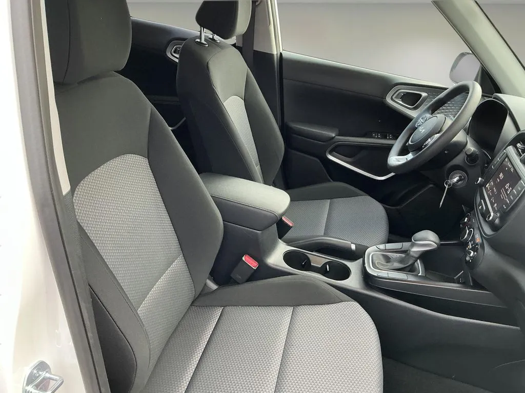 2025 Kia Soul LX - Photo 22