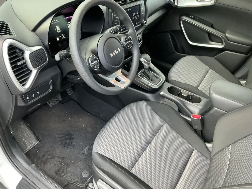 2025 Kia Soul LX - Photo 17