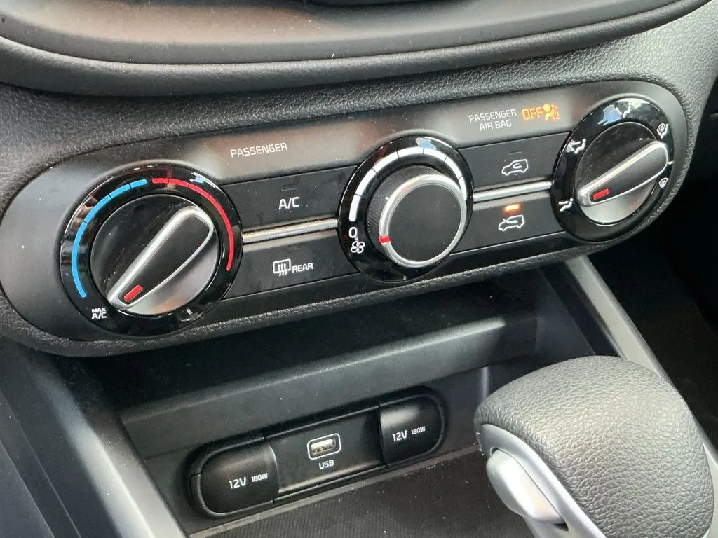 2025 Kia Soul LX - Photo 24