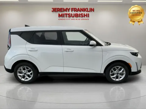 White 2025 Kia Soul LX for sale in Kansas City, MO
