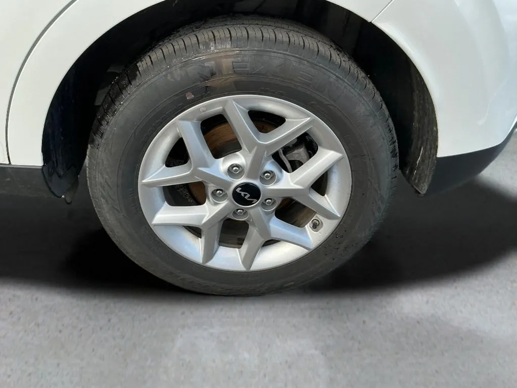 2025 Kia Soul LX - Photo 11