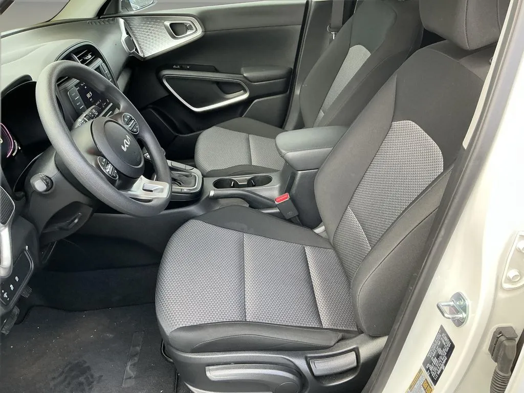 2025 Kia Soul LX - Photo 16