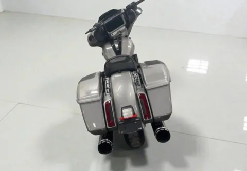 More photos of 2023 Harley-Davidson Street Glide CVO Street Glide at Jeremy Franklin Mitsubishi, MO