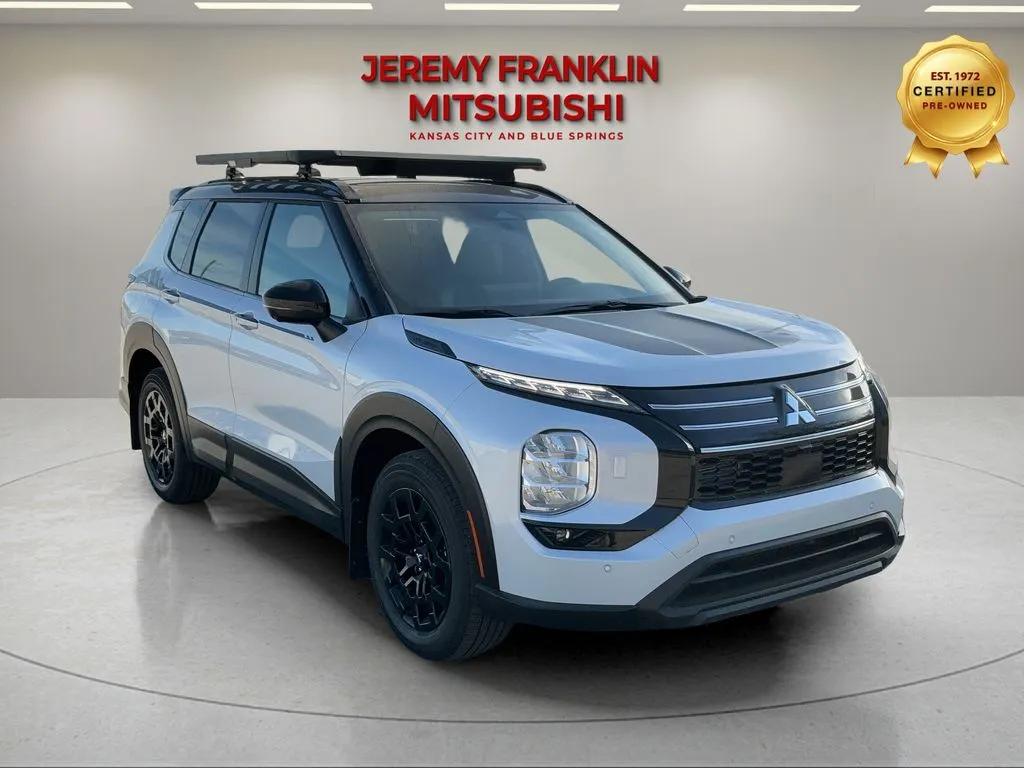 White 2026 Mitsubishi Outlander Trail Edition for sale in Kansas City, MO