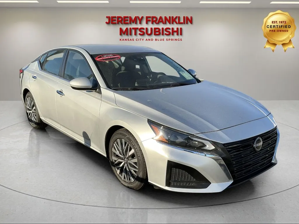 Used 2023 Nissan Altima SV with VIN 1N4BL4DV1PN386637 for sale in Kansas City