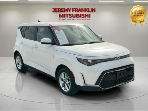 White 2024 Kia Soul LX for sale in Kansas City, MO