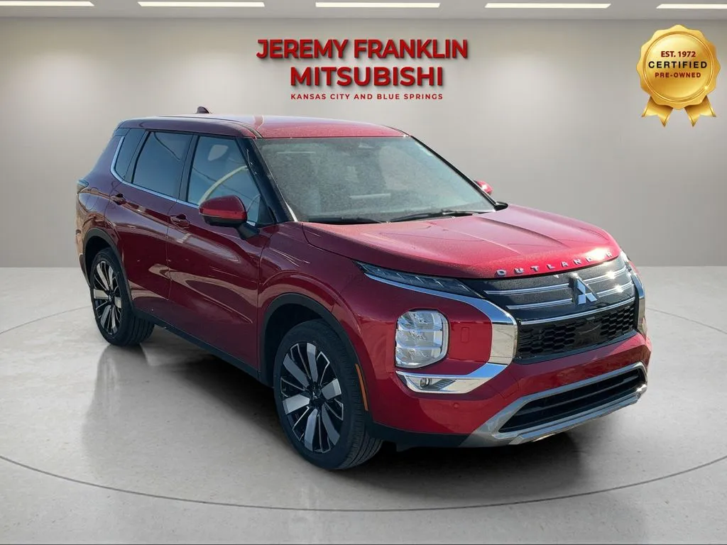 Red 2026 Mitsubishi Outlander SE for sale in Kansas City, MO