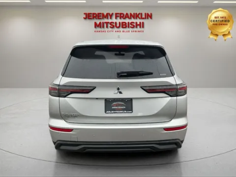 More photos of 2026 Mitsubishi Outlander ES at Jeremy Franklin Mitsubishi, MO