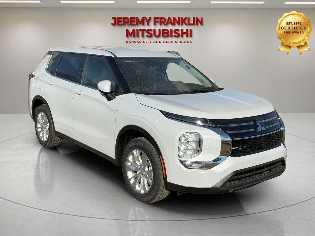 White 2026 Mitsubishi Outlander ES for sale in Kansas City, MO
