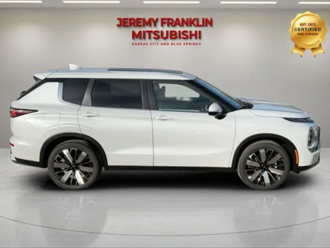 Photos of 2026 Mitsubishi Outlander SE for sale in Kansas City, MO at Jeremy Franklin Mitsubishi
