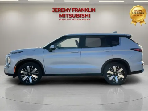 More photos of 2026 Mitsubishi Outlander SE at Jeremy Franklin Mitsubishi, MO