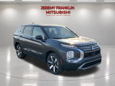 Gray 2026 Mitsubishi Outlander SE for sale in Kansas City, MO