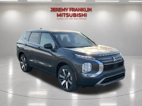 Gray 2026 Mitsubishi Outlander SE for sale in Kansas City, MO