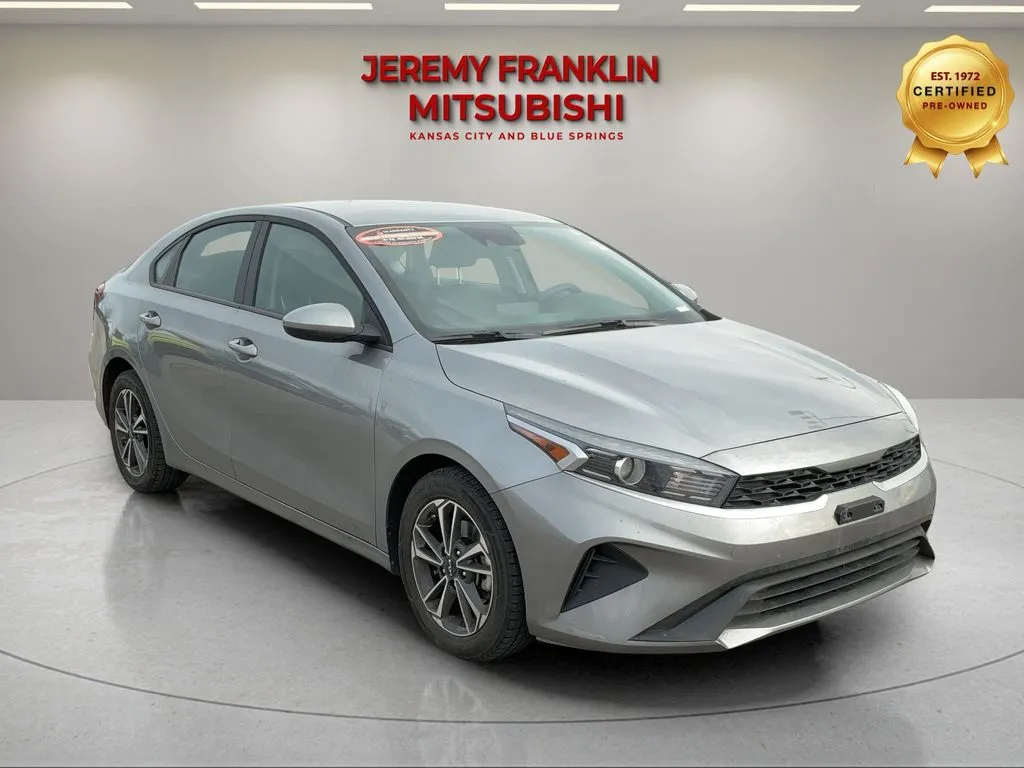 Gray 2024 Kia Forte LXS for sale in Kansas City, MO