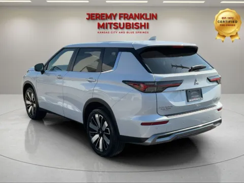 More photos of 2026 Mitsubishi Outlander SE at Jeremy Franklin Mitsubishi, MO