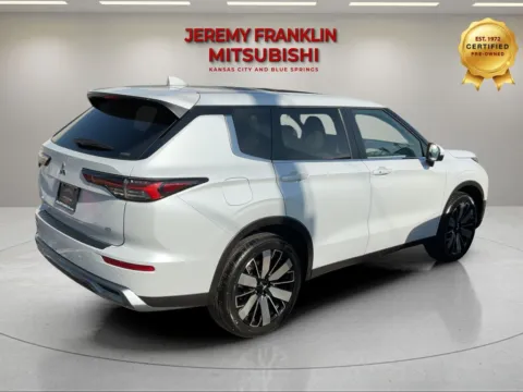 Photos of 2026 Mitsubishi Outlander SE for sale in Kansas City, MO at Jeremy Franklin Mitsubishi