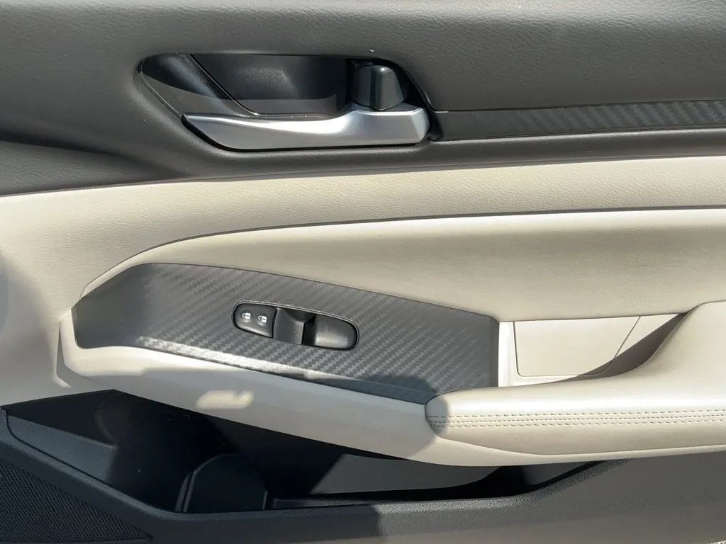 2025 Nissan Altima SV - Photo 20