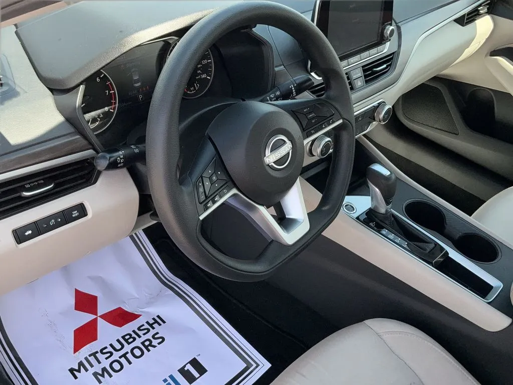 2025 Nissan Altima SV - Photo 14