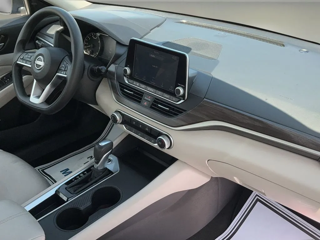 2025 Nissan Altima SV - Photo 18