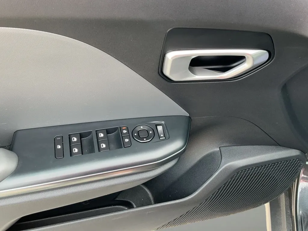 2025 Kia K4 LXS - Photo 17