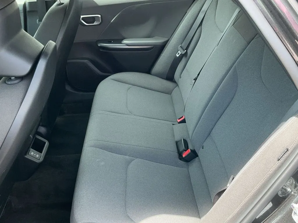 2025 Kia K4 LXS - Photo 14