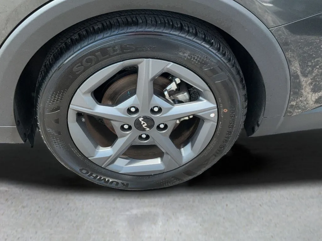 2025 Kia K4 LXS - Photo 11