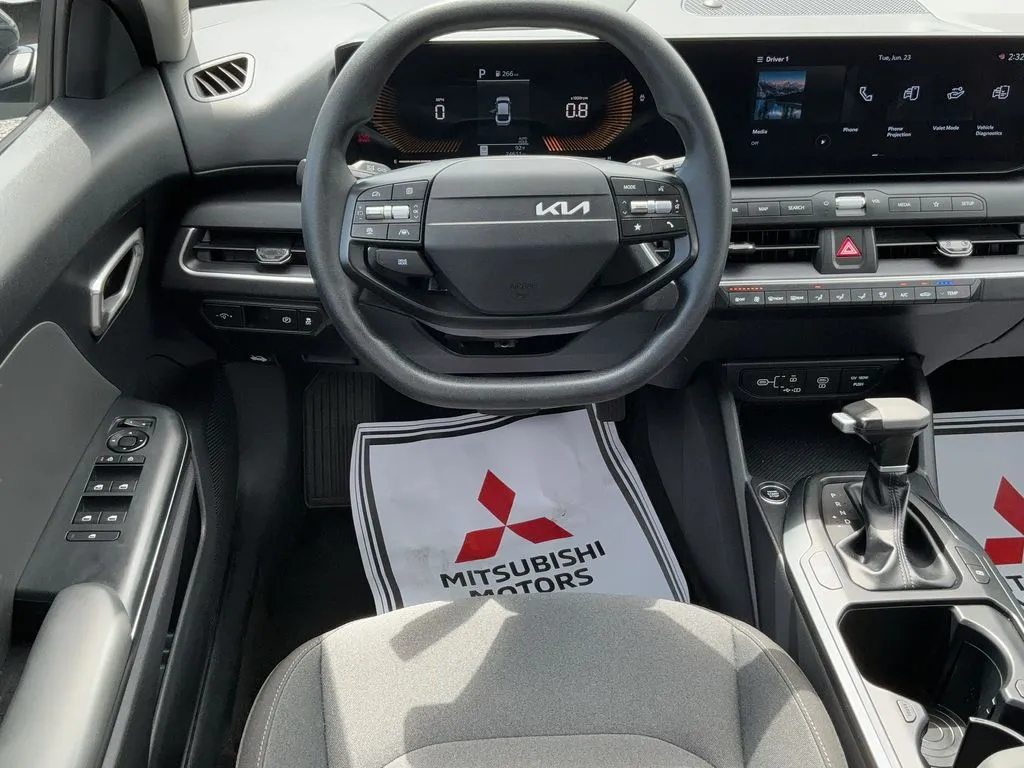 2025 Kia K4 LXS - Photo 12