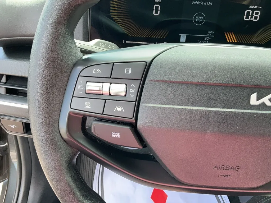 2025 Kia K4 LXS - Photo 27