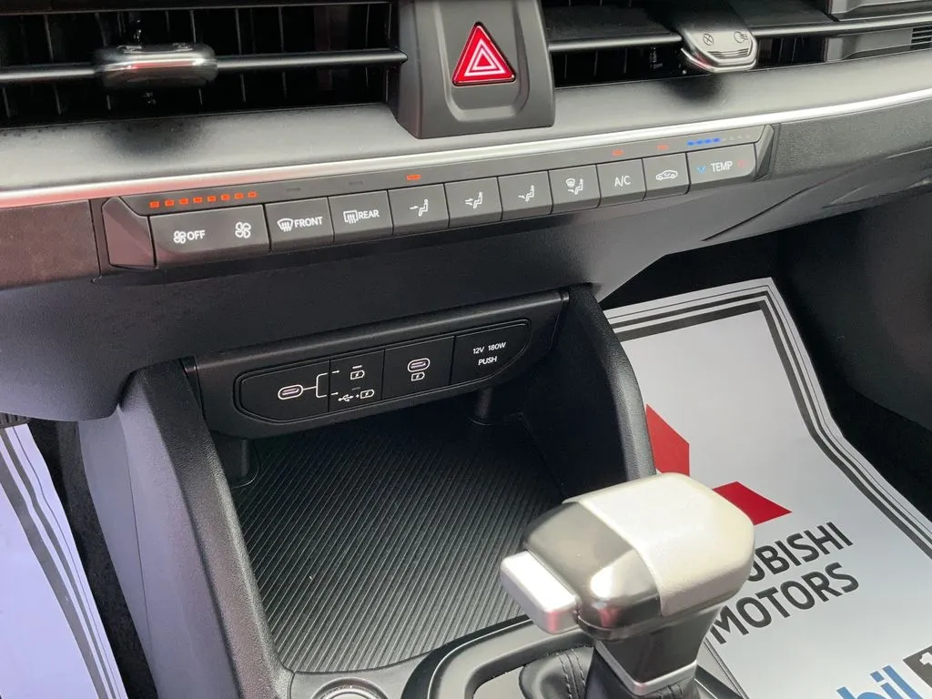 2025 Kia K4 LXS - Photo 24