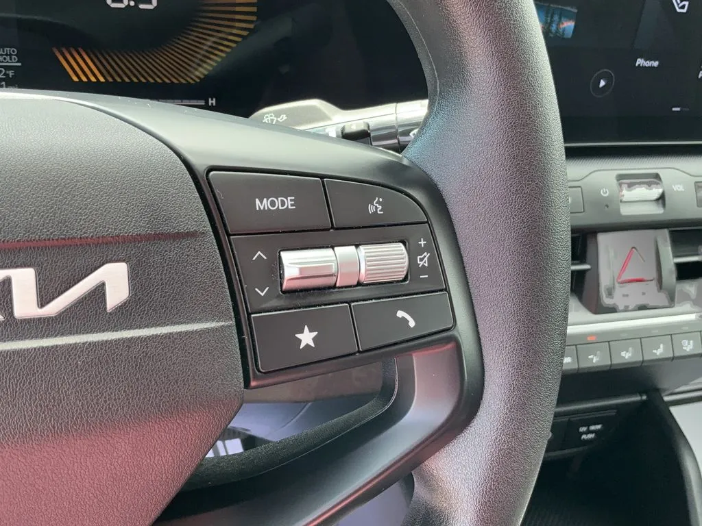 2025 Kia K4 LXS - Photo 28