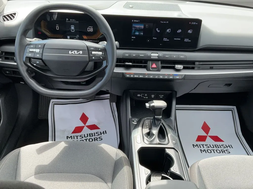 2025 Kia K4 LXS - Photo 13