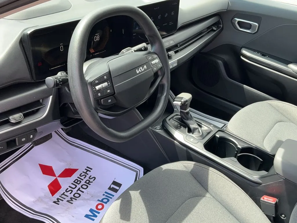 2025 Kia K4 LXS - Photo 16