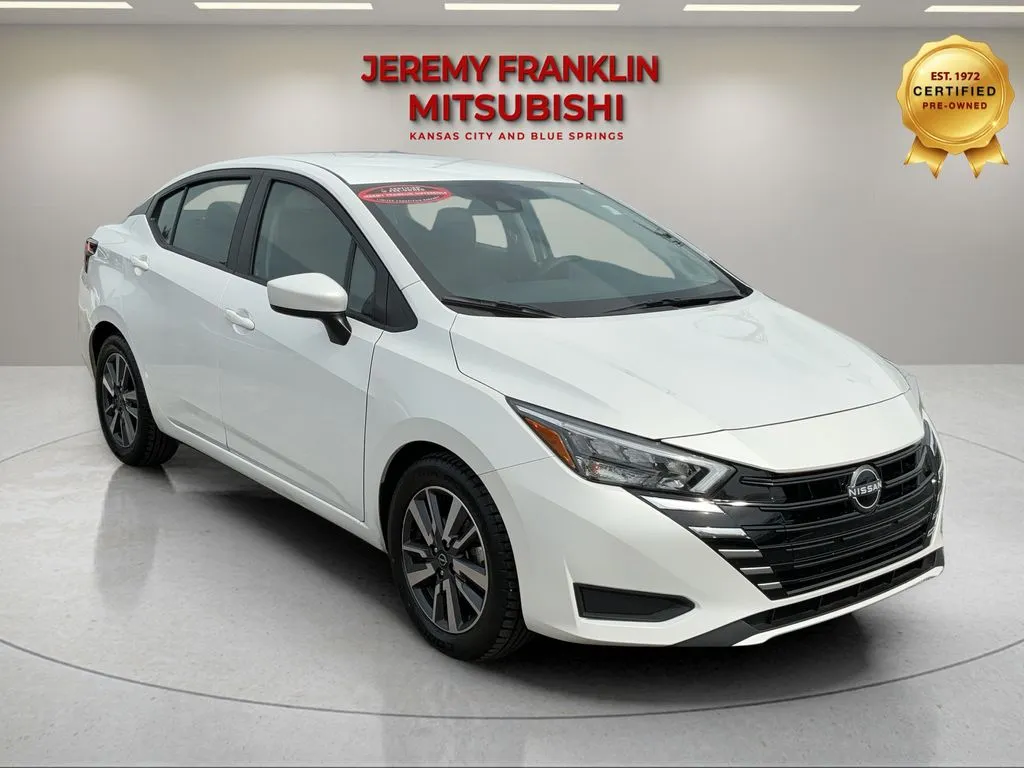 Used 2025 Nissan Versa Sedan SV with VIN 3N1CN8EVXSL821780 for sale in Kansas City