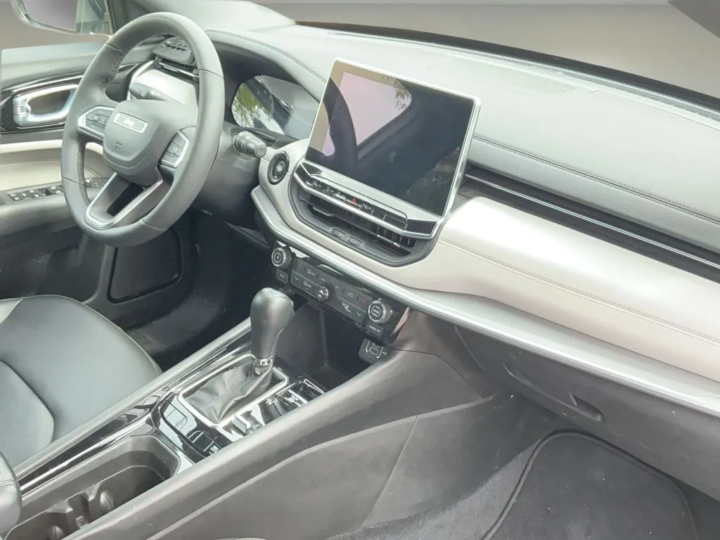 2025 Jeep Compass Limited - Photo 17