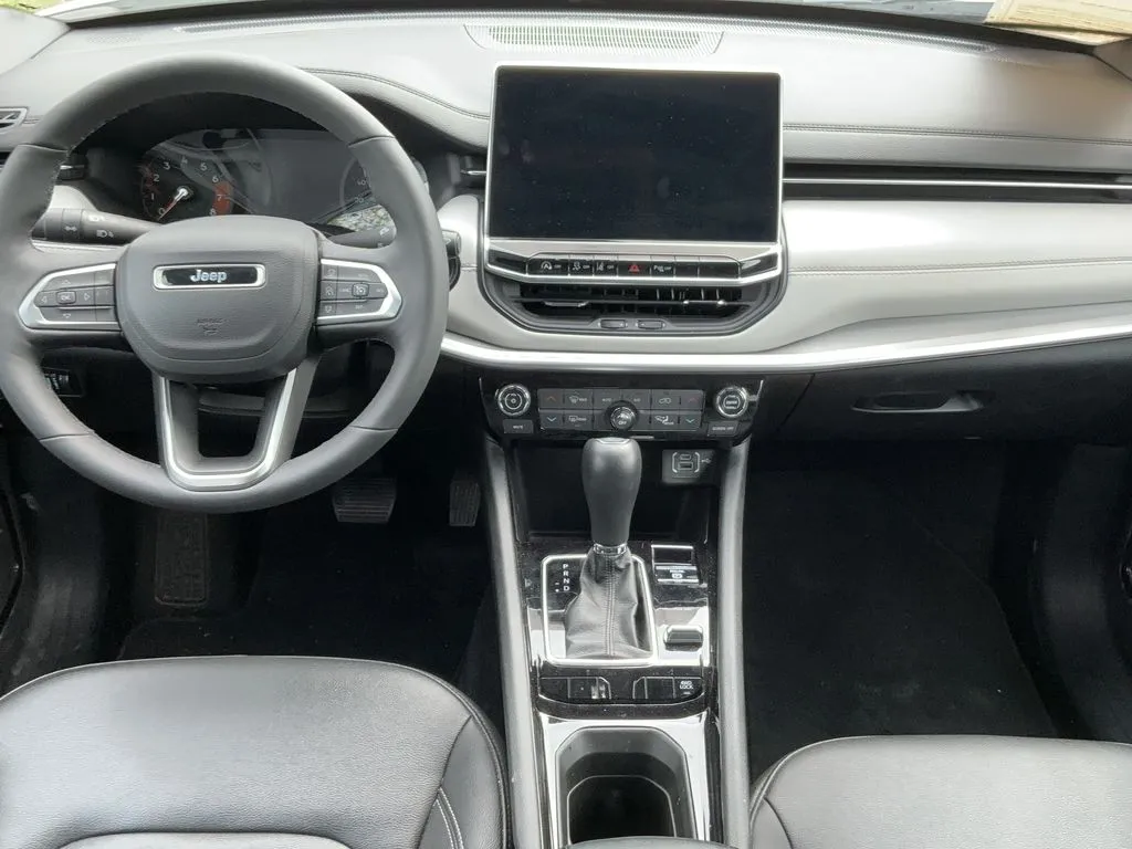 2025 Jeep Compass Limited - Photo 11