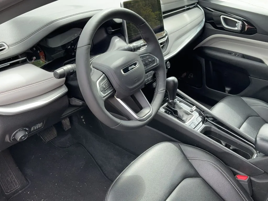 2025 Jeep Compass Limited - Photo 14