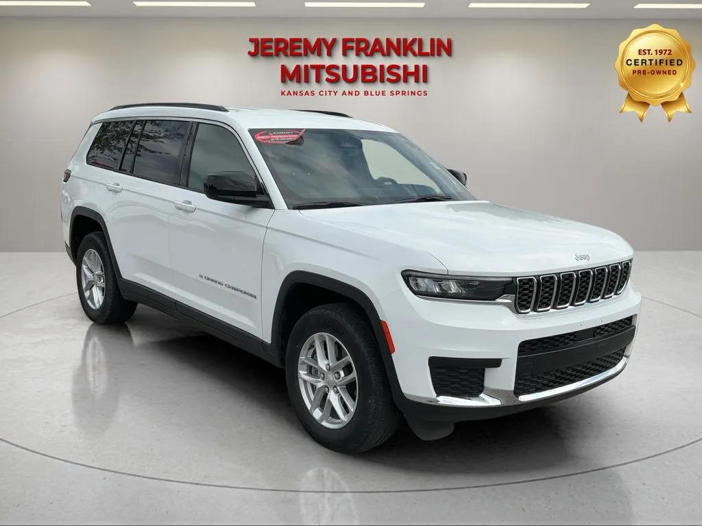 White 2024 Jeep Grand Cherokee L Laredo for sale in Kansas City, MO