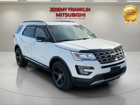 White 2017 Ford Explorer XLT for sale in Kansas City, MO