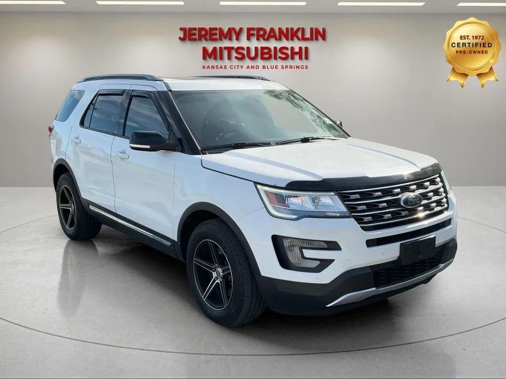 White 2017 Ford Explorer XLT for sale in Kansas City, MO