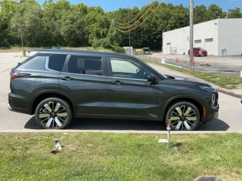 Photos of 2026 Mitsubishi Outlander SE for sale in Kansas City, MO at Jeremy Franklin Mitsubishi