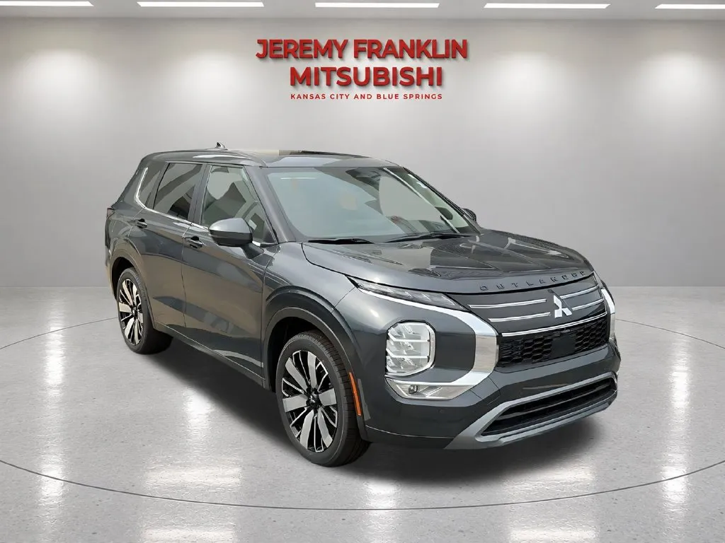 Gray 2026 Mitsubishi Outlander SE for sale in Kansas City, MO