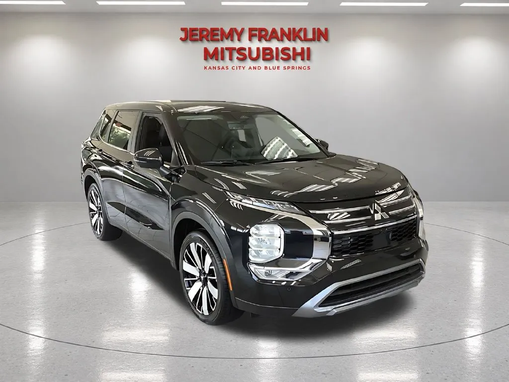 Black 2026 Mitsubishi Outlander SE for sale in Kansas City, MO