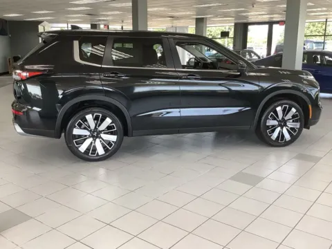 Photos of 2026 Mitsubishi Outlander SE for sale in Kansas City, MO at Jeremy Franklin Mitsubishi