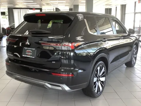 More photos of 2026 Mitsubishi Outlander SE at Jeremy Franklin Mitsubishi, MO
