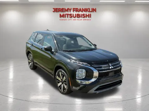 Black 2026 Mitsubishi Outlander SE for sale in Kansas City, MO