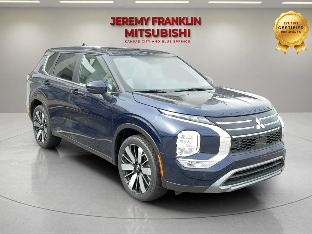 Blue 2026 Mitsubishi Outlander SE for sale in Kansas City, MO
