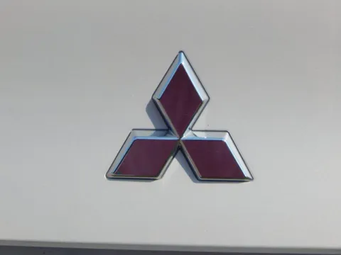 More photos of 2023 Mitsubishi Outlander PHEV SEL at Jeremy Franklin Mitsubishi, MO
