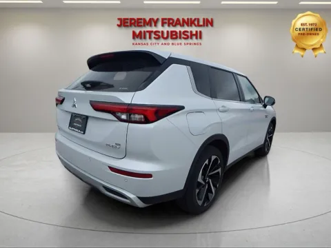 More photos of 2025 Mitsubishi Outlander PHEV SE at Jeremy Franklin Mitsubishi, MO