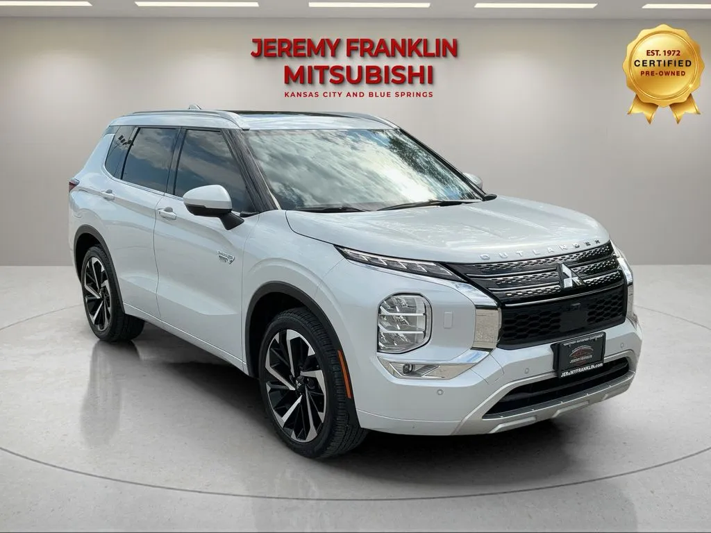 Used 2025 Mitsubishi Outlander Plug-in Hybrid SEL Black Edition with VIN JA4T5WA99SZ052685 for sale in Kansas City