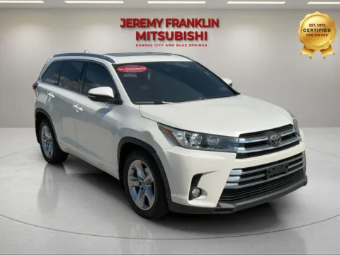 White 2018 Toyota Highlander Limited for sale in Kansas City, MO